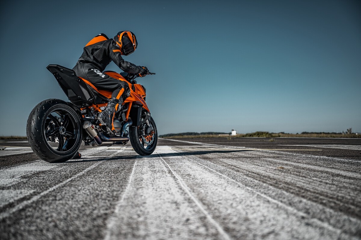 KTM 1390 SUPER DUKE: la "Bestia" cresce ancora